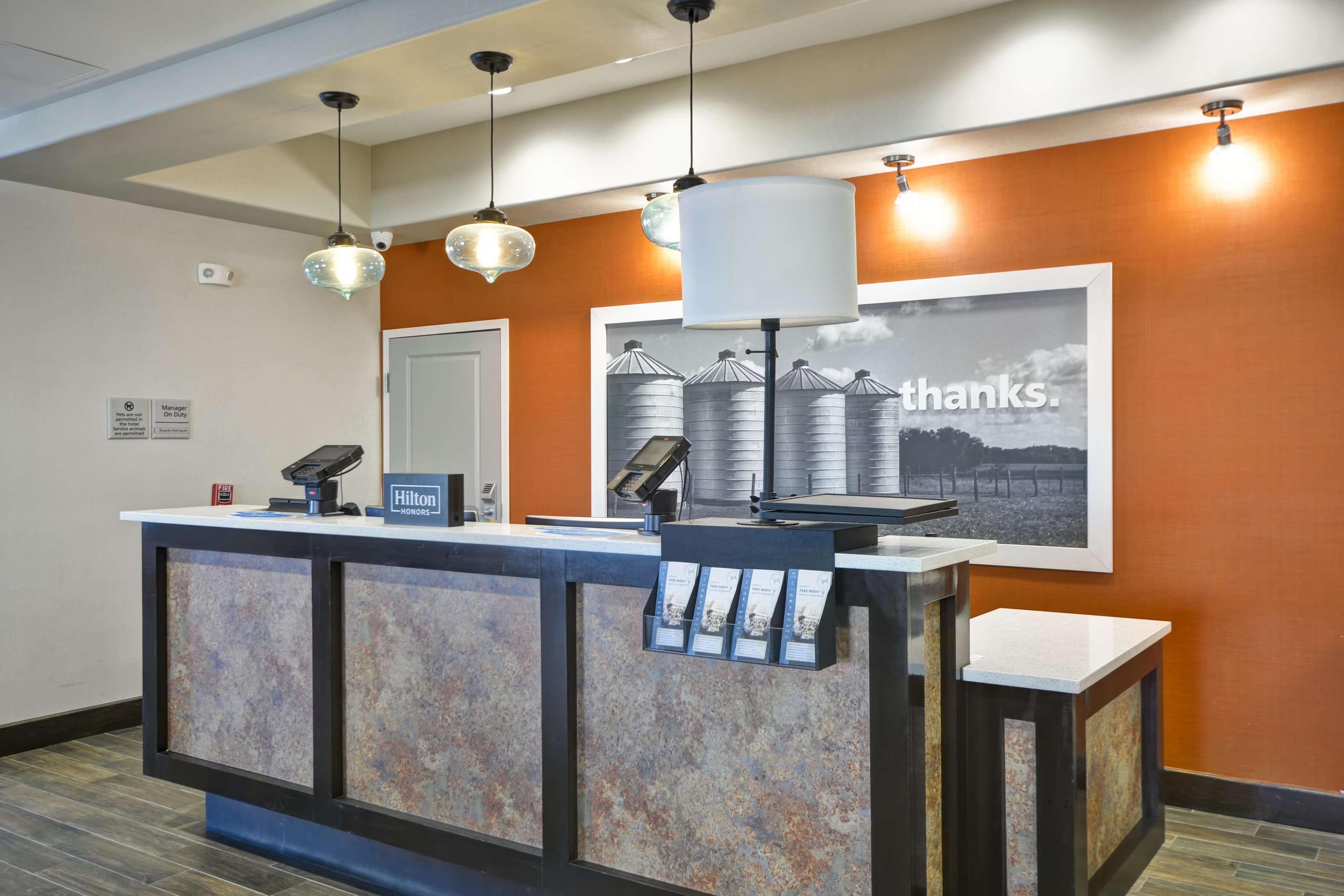 Hampton Inn Kenedy Bagian luar foto