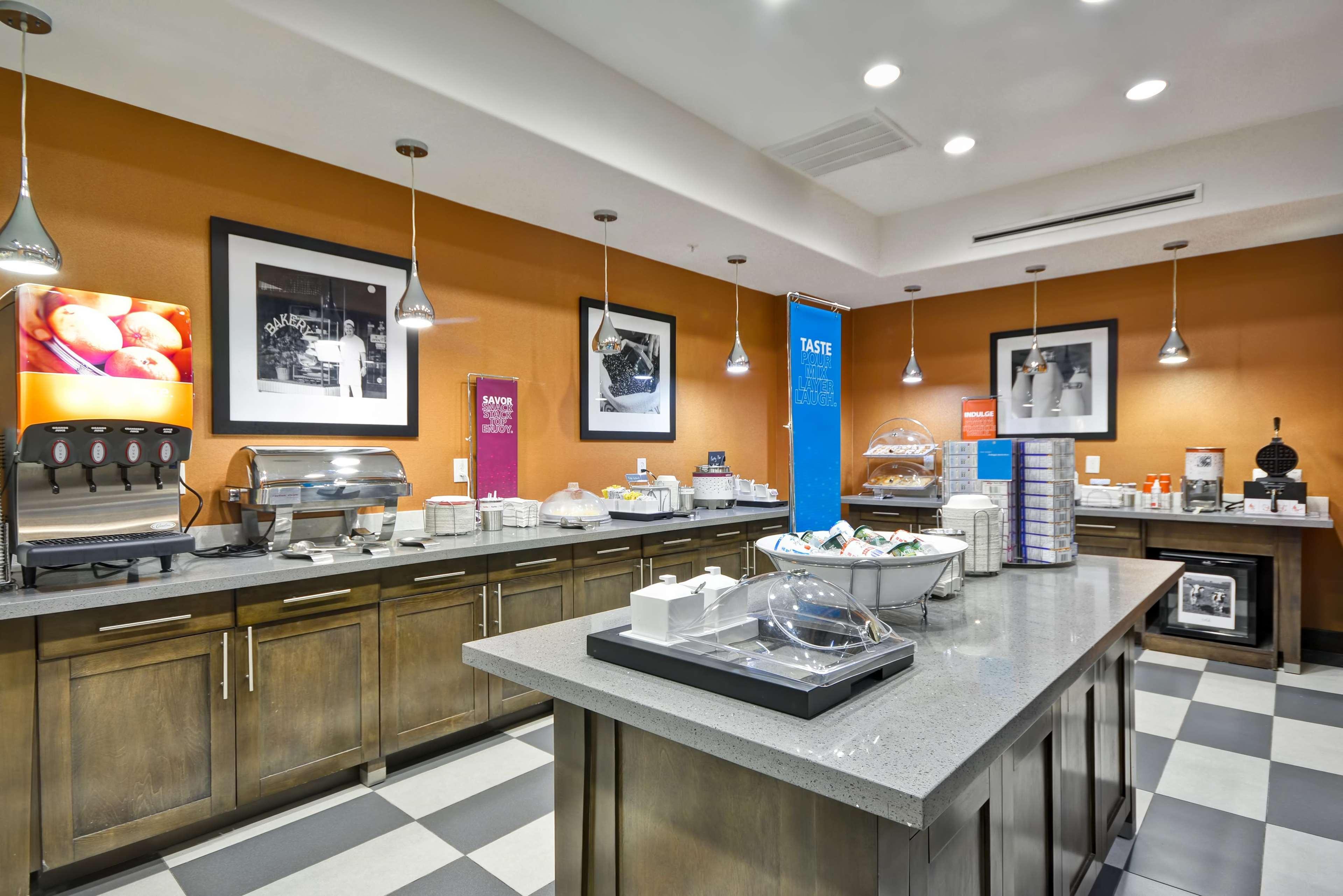Hampton Inn Kenedy Bagian luar foto